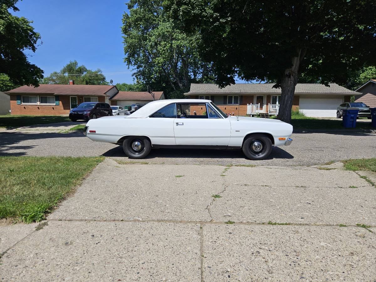 Plymouth-valiant-1972-white-4