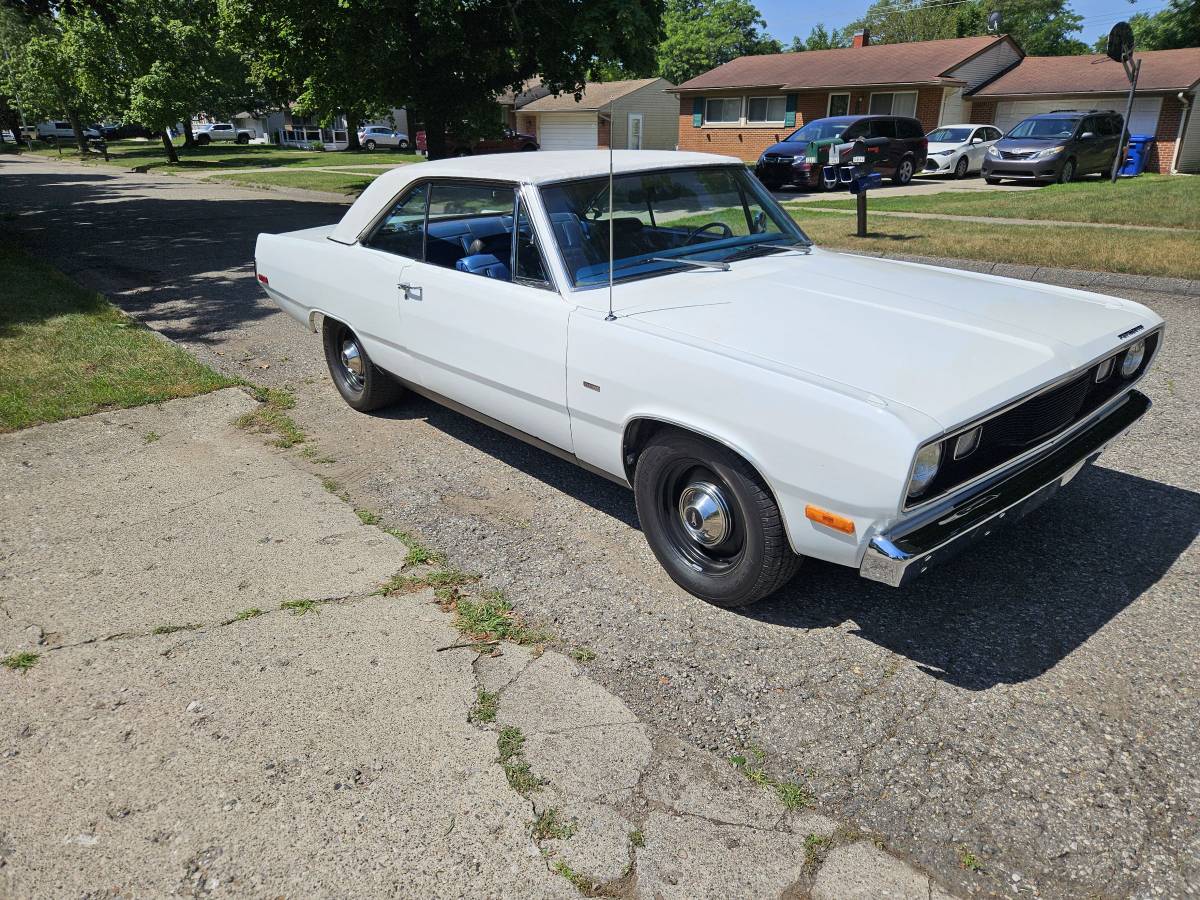 Plymouth-valiant-1972-white
