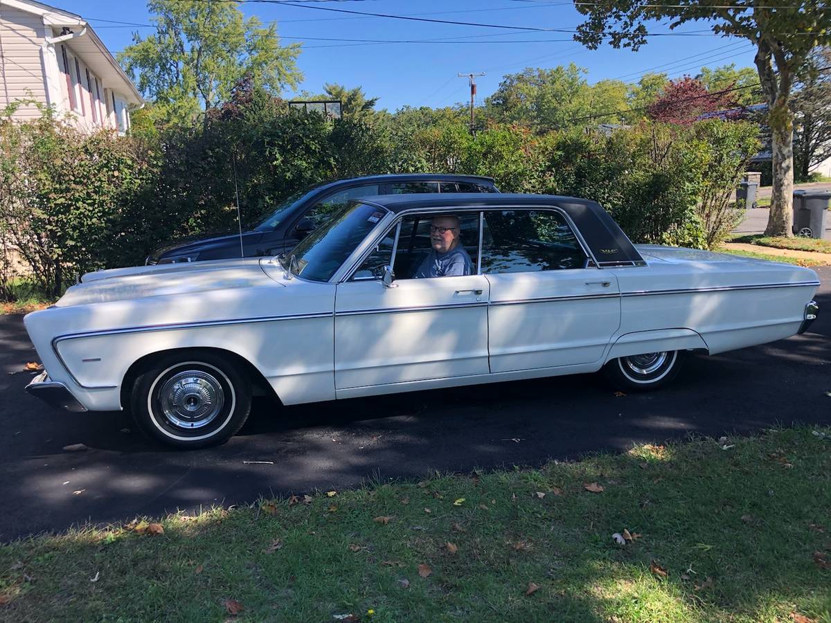 Plymouth-vip-4-dr.-hardtop-1966-white