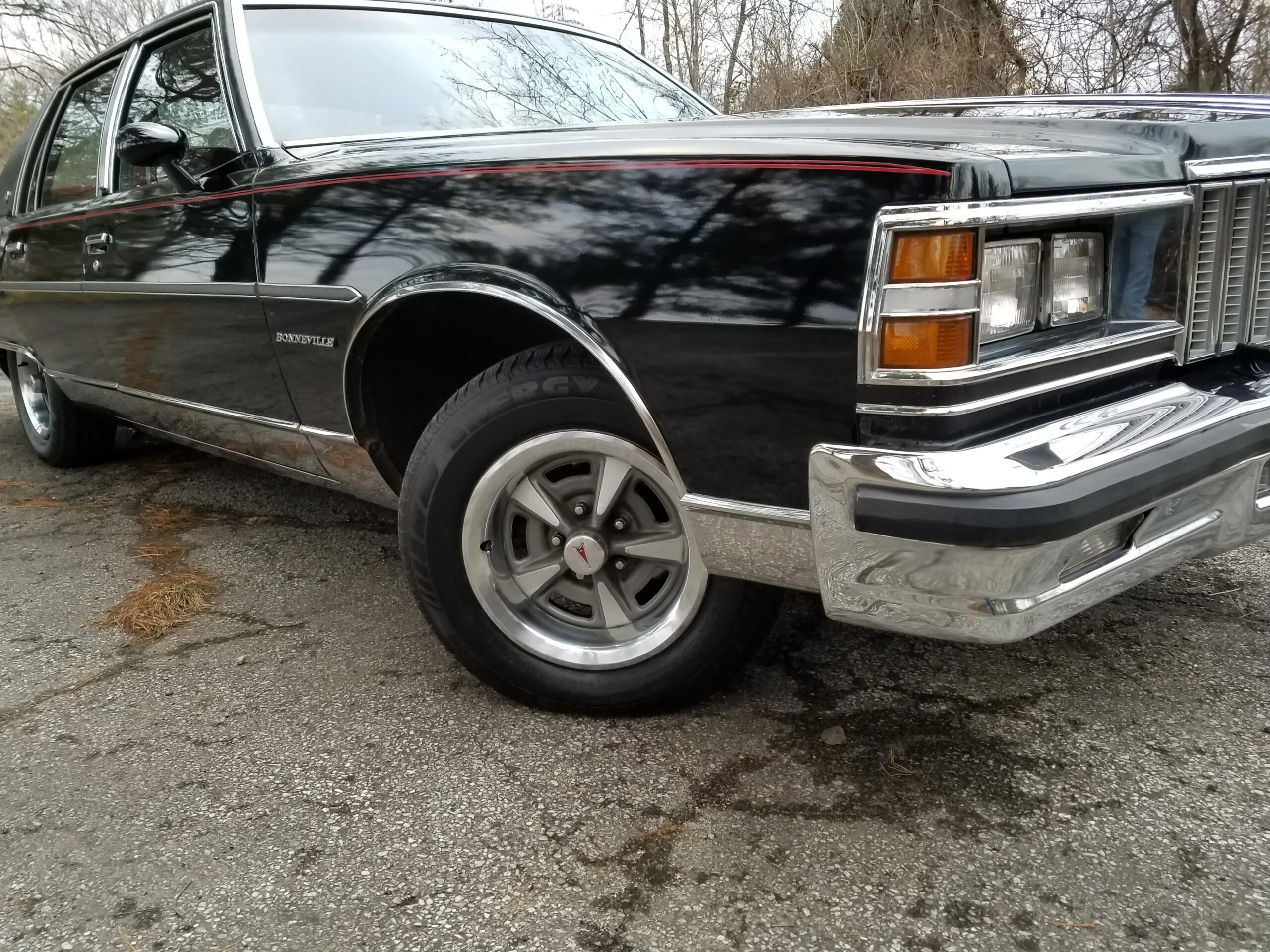 Pontiac-Bonneville-1979-Black-Red-12