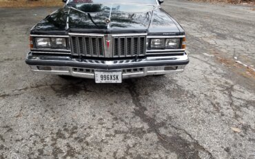 Pontiac-Bonneville-1979-Black-Red-14