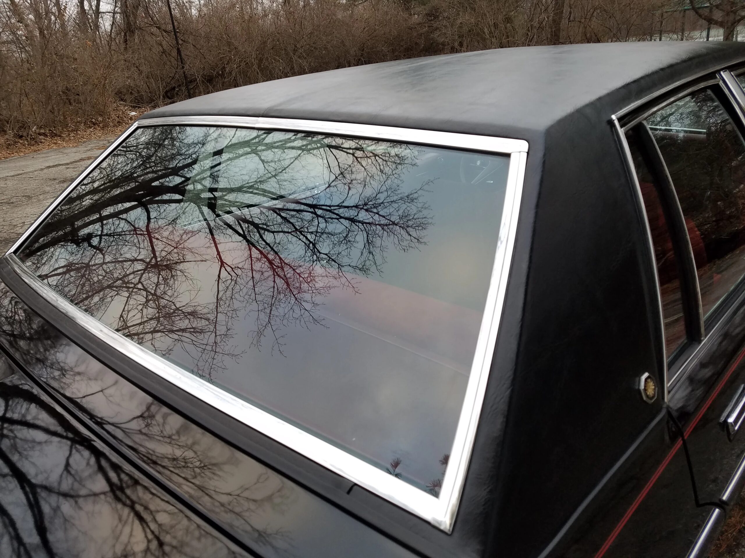 Pontiac-Bonneville-1979-Black-Red-2