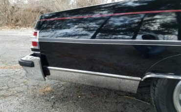 Pontiac-Bonneville-1979-Black-Red-23