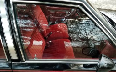 Pontiac-Bonneville-1979-Black-Red-25