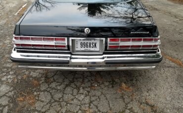 Pontiac-Bonneville-1979-Black-Red-27