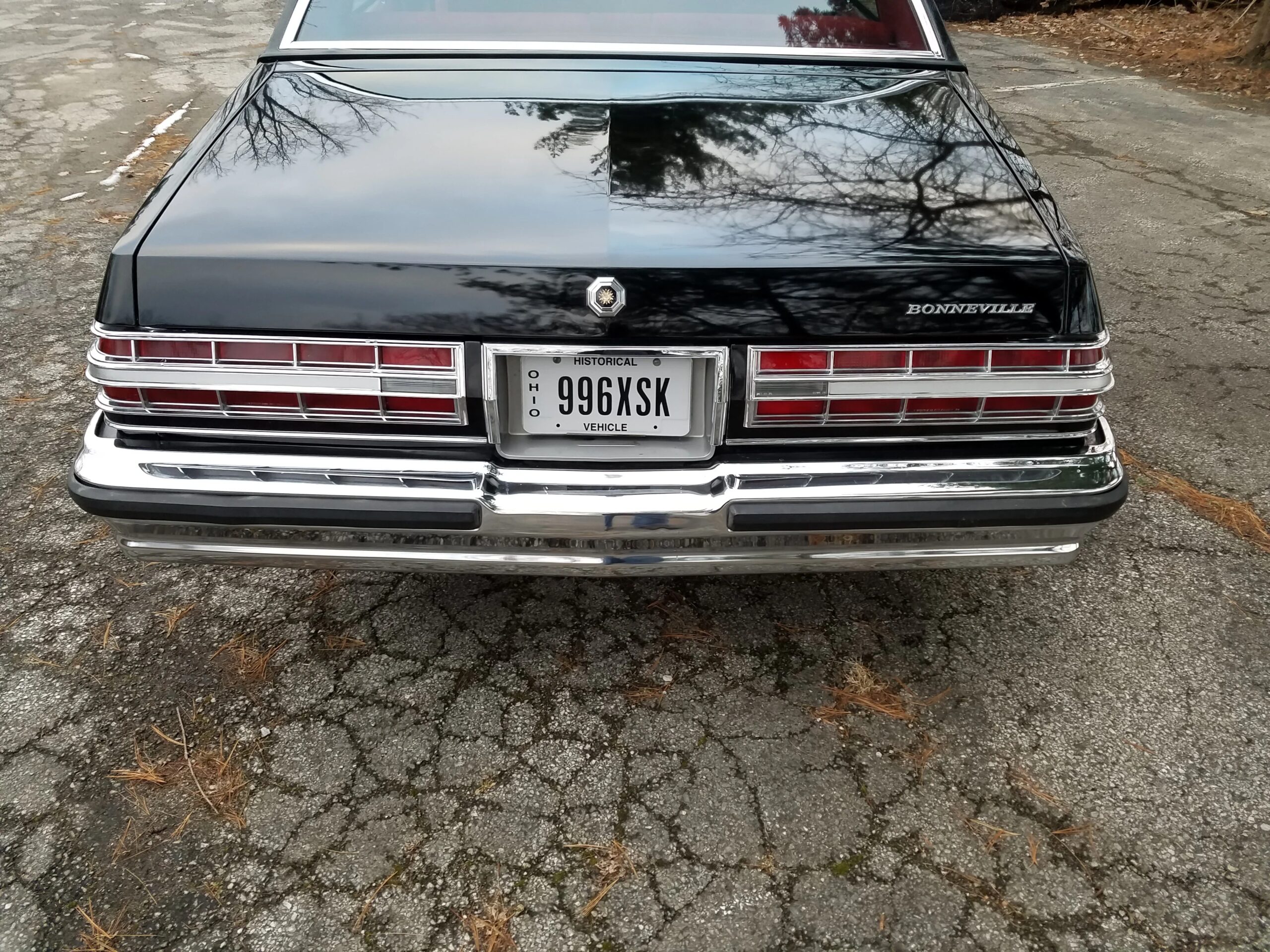 Pontiac-Bonneville-1979-Black-Red-27