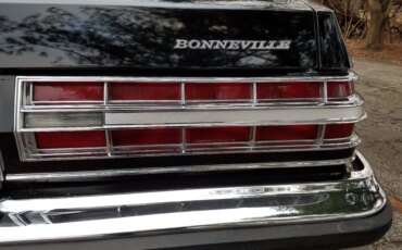 Pontiac-Bonneville-1979-Black-Red-28