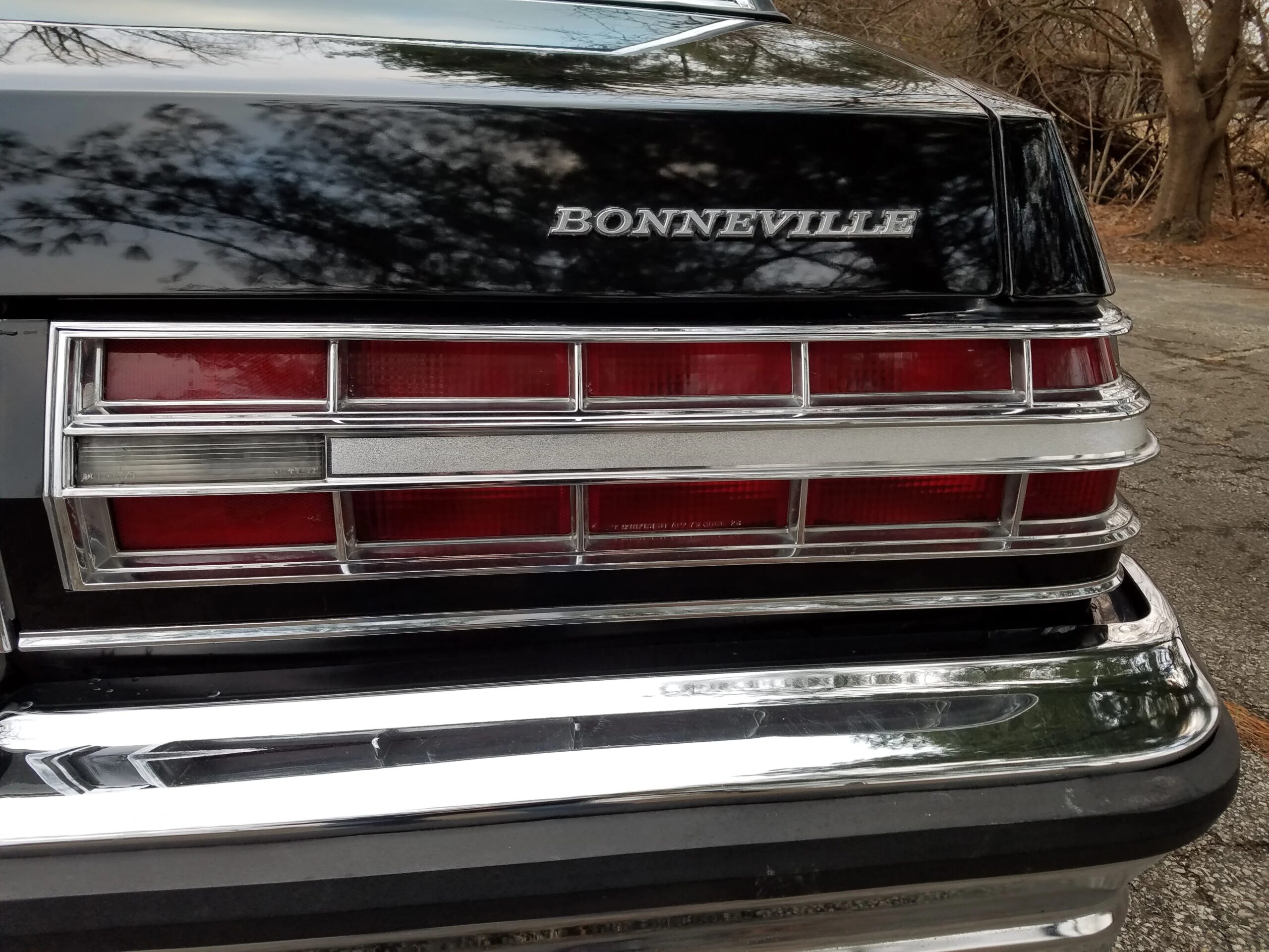 Pontiac-Bonneville-1979-Black-Red-28