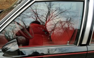 Pontiac-Bonneville-1979-Black-Red-3