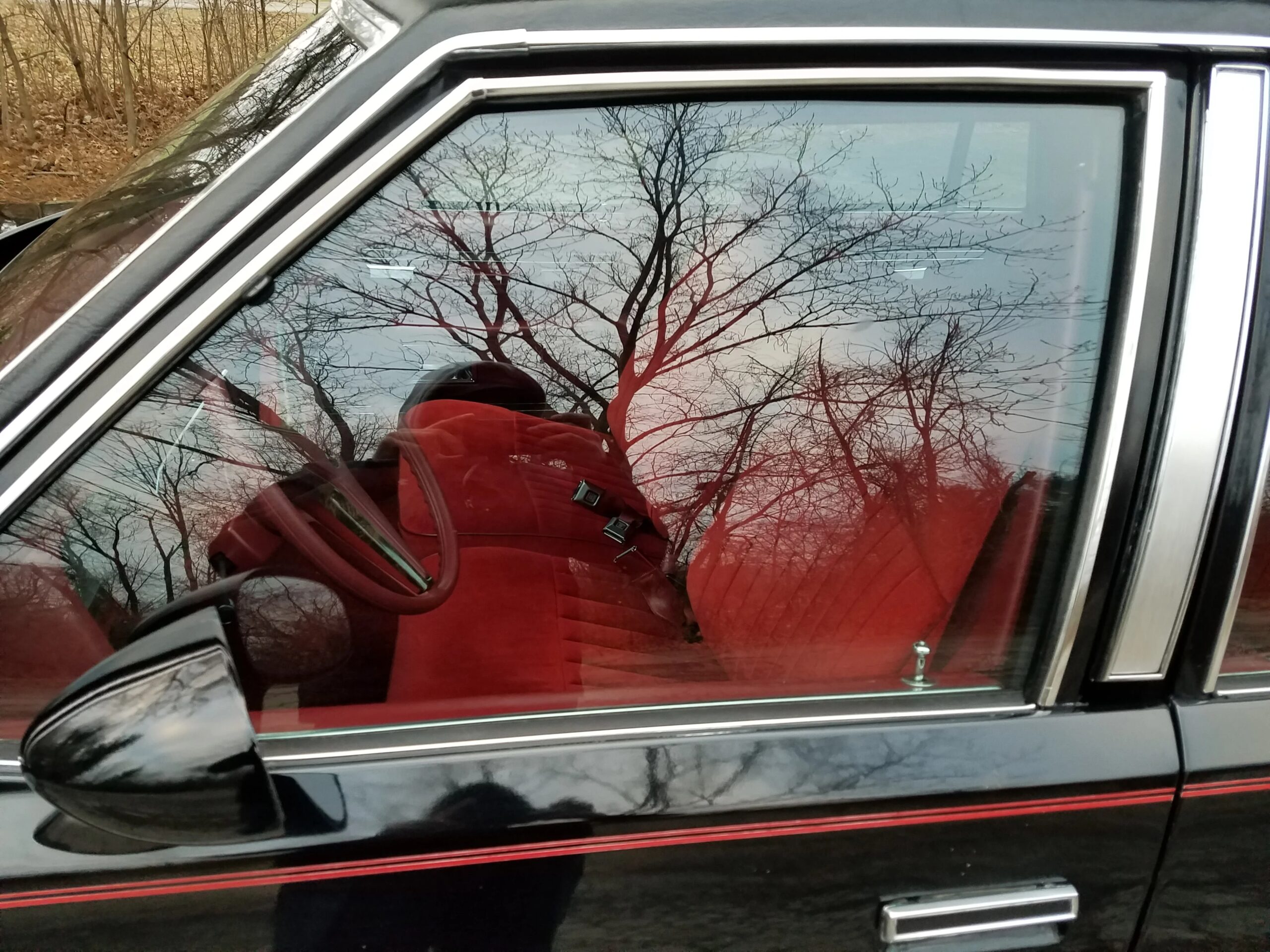 Pontiac-Bonneville-1979-Black-Red-3