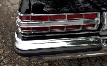 Pontiac-Bonneville-1979-Black-Red-30