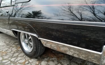 Pontiac-Bonneville-1979-Black-Red-31