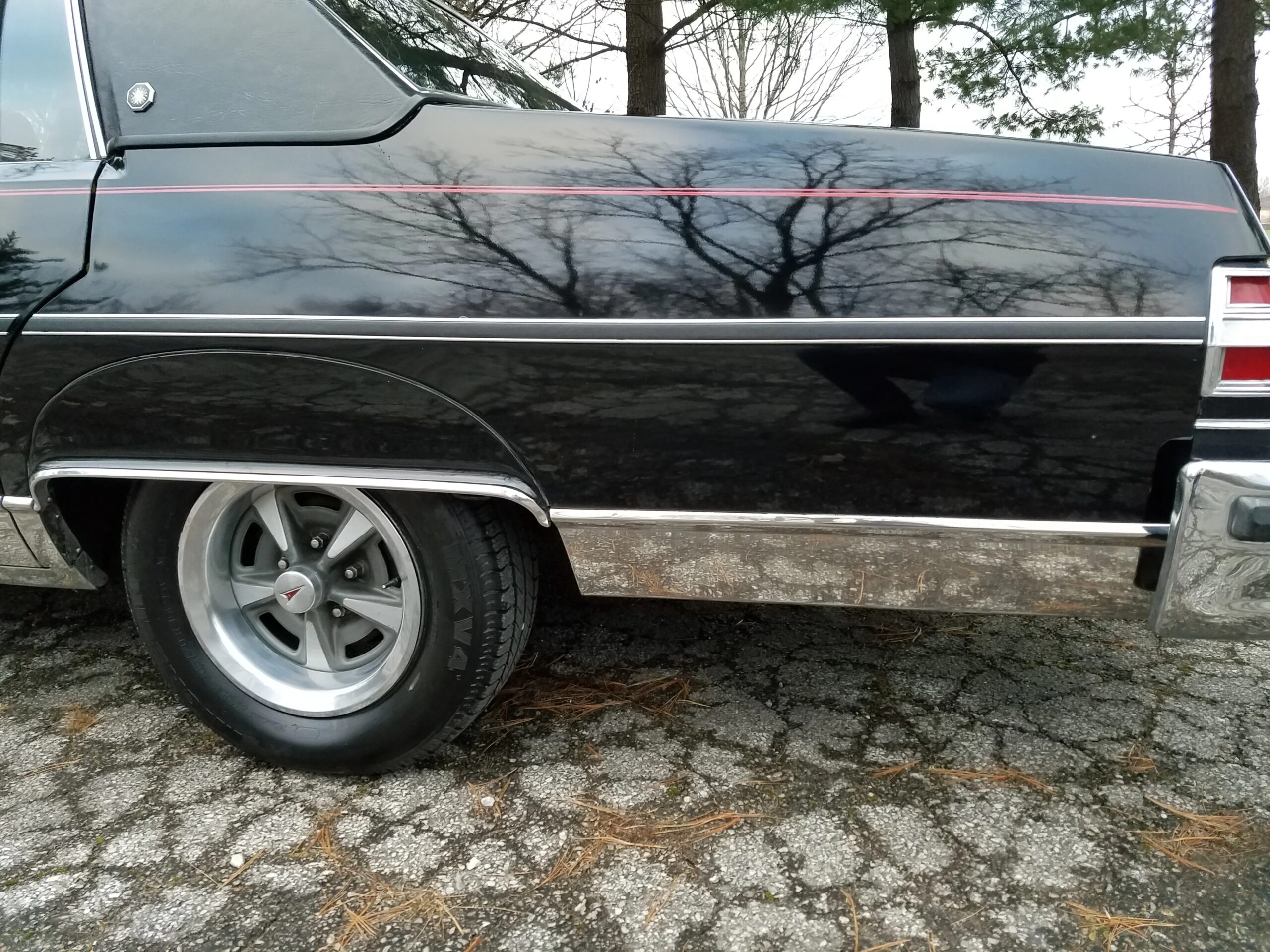 Pontiac-Bonneville-1979-Black-Red-32