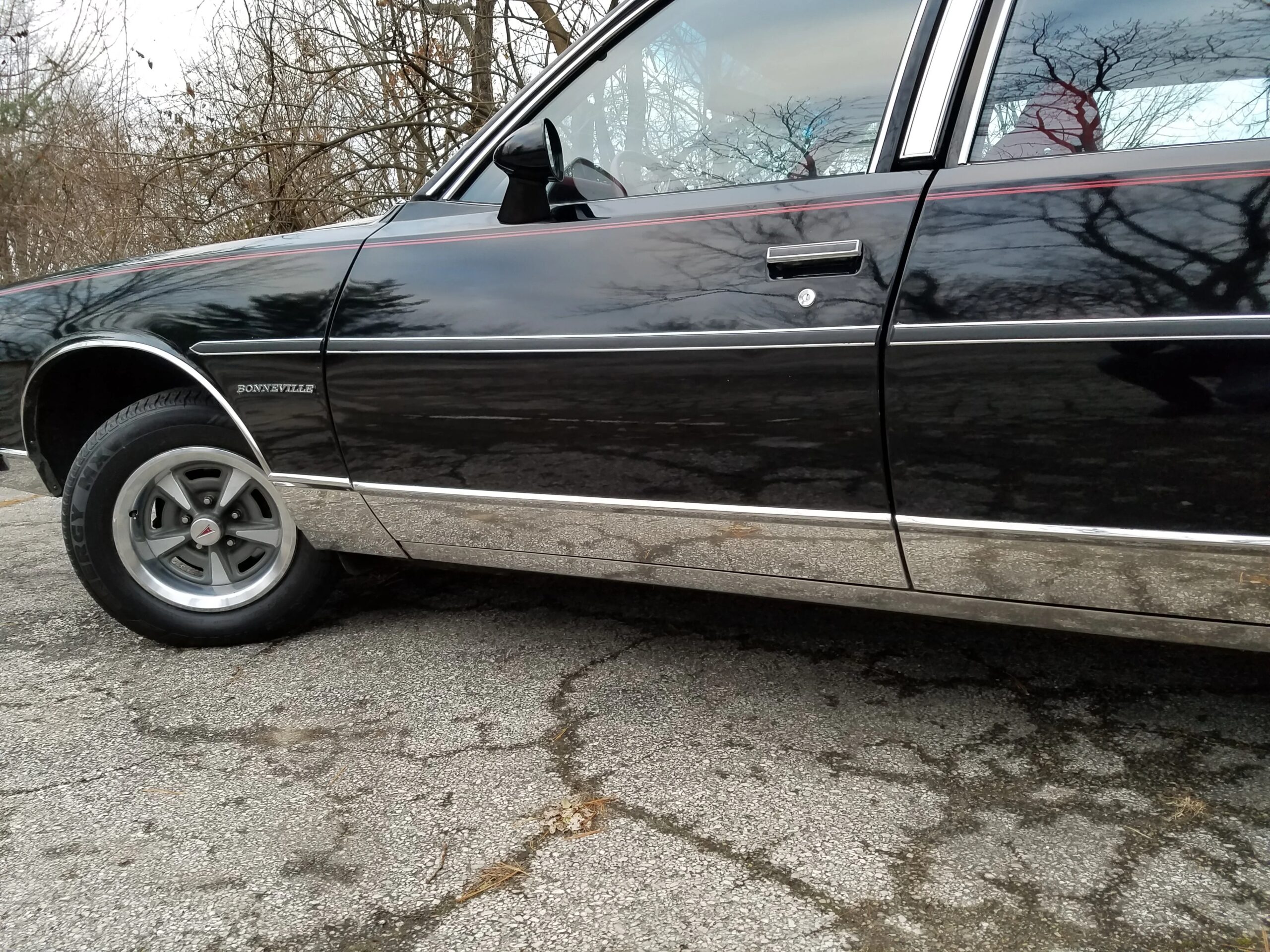 Pontiac-Bonneville-1979-Black-Red-35