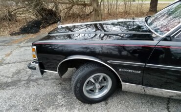 Pontiac-Bonneville-1979-Black-Red-36