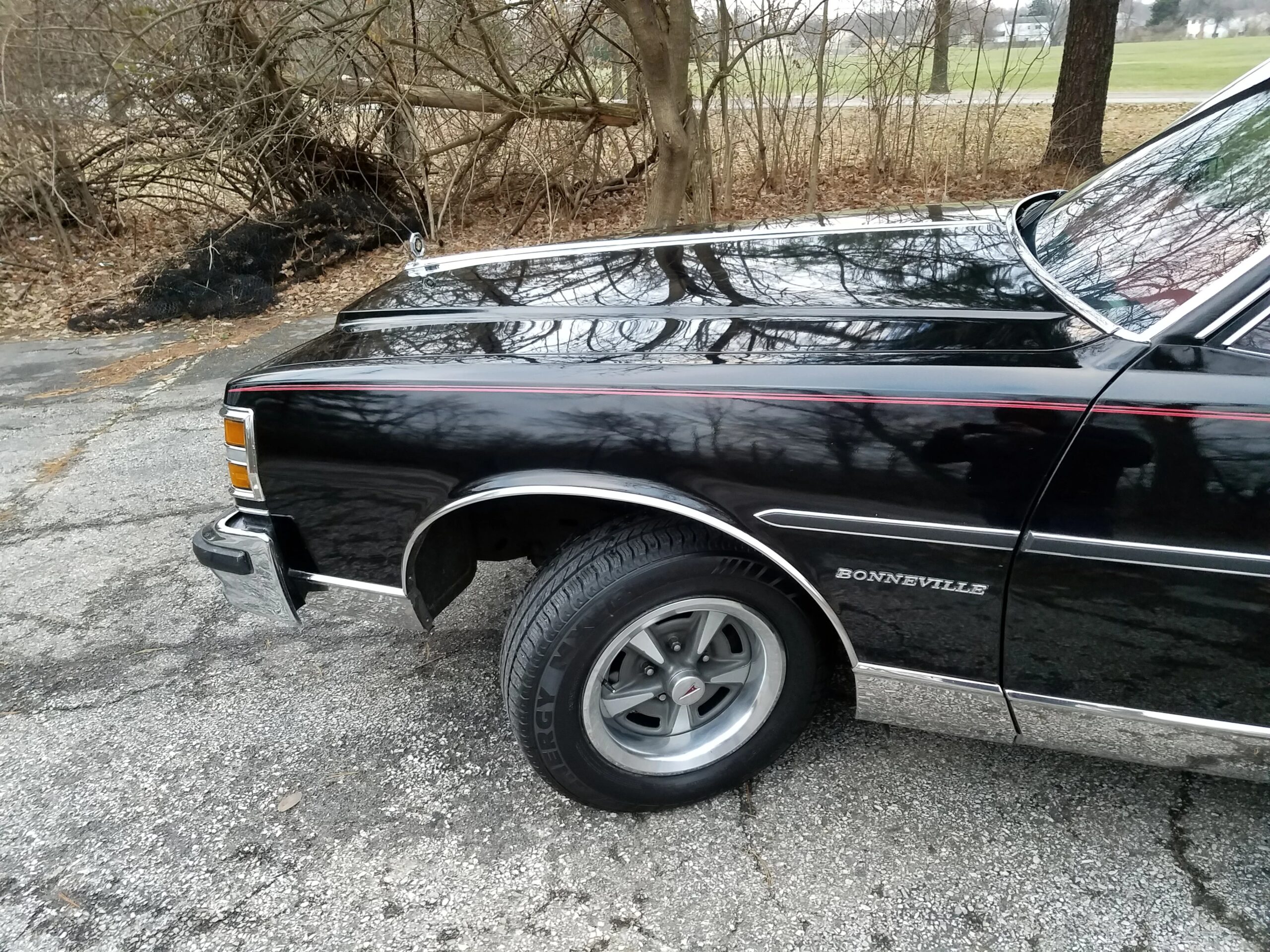 Pontiac-Bonneville-1979-Black-Red-36