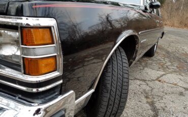 Pontiac-Bonneville-1979-Black-Red-37