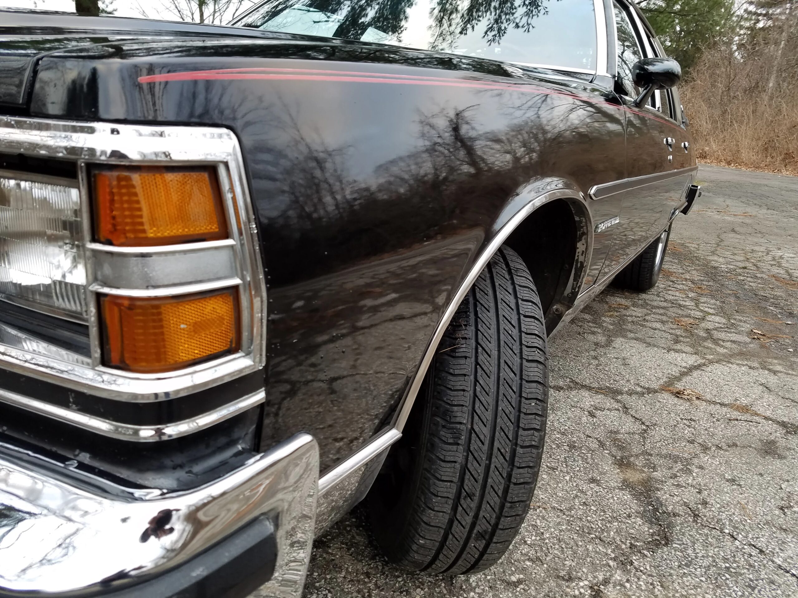 Pontiac-Bonneville-1979-Black-Red-37