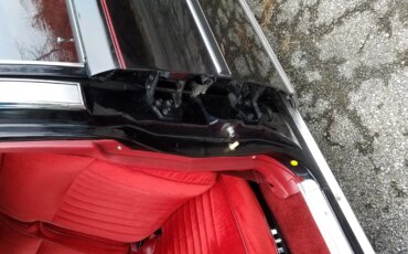 Pontiac-Bonneville-1979-Black-Red-44