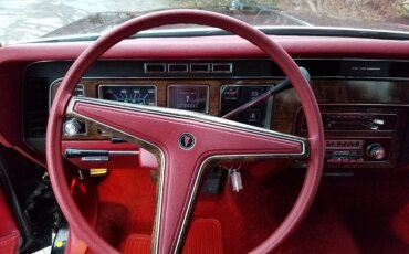Pontiac-Bonneville-1979-Black-Red-47