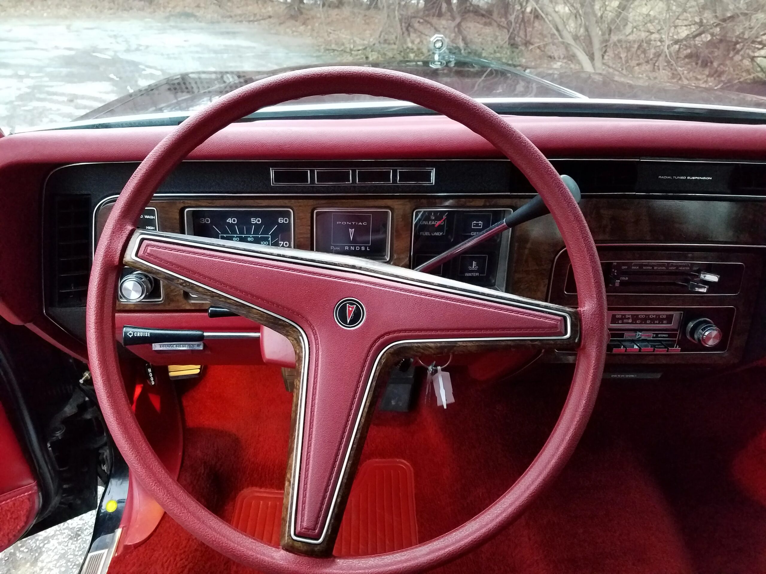 Pontiac-Bonneville-1979-Black-Red-47