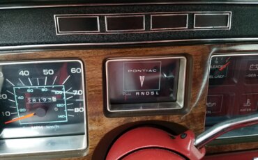 Pontiac-Bonneville-1979-Black-Red-48
