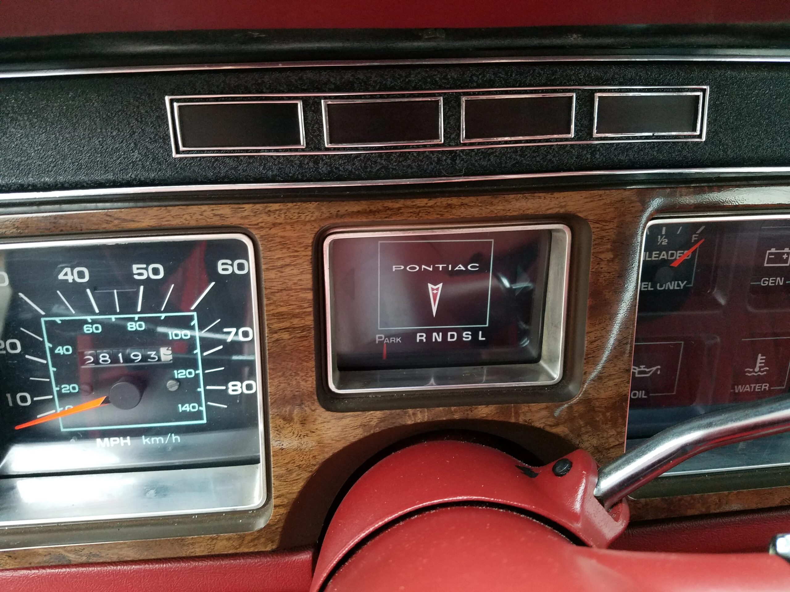 Pontiac-Bonneville-1979-Black-Red-48