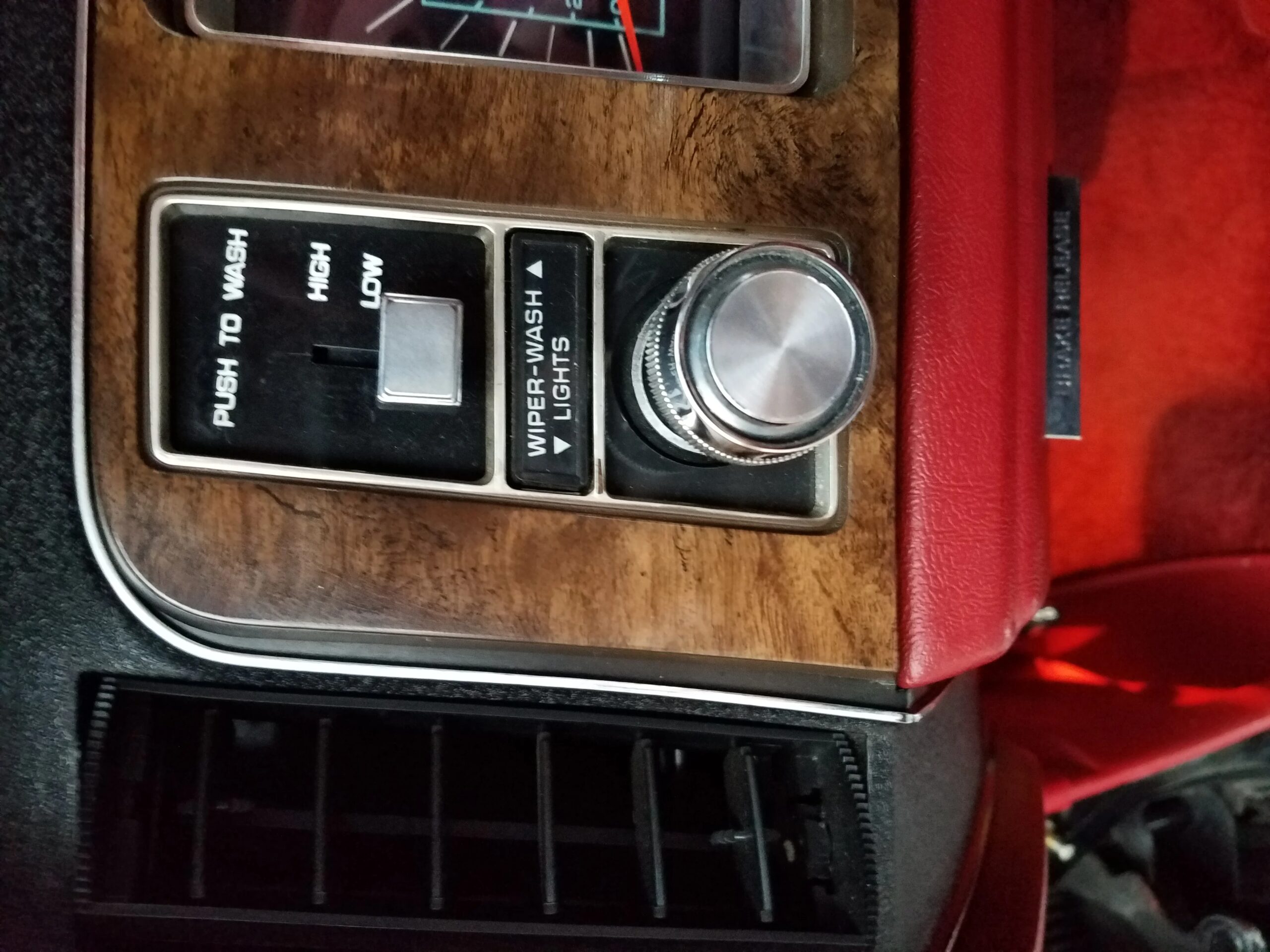 Pontiac-Bonneville-1979-Black-Red-49