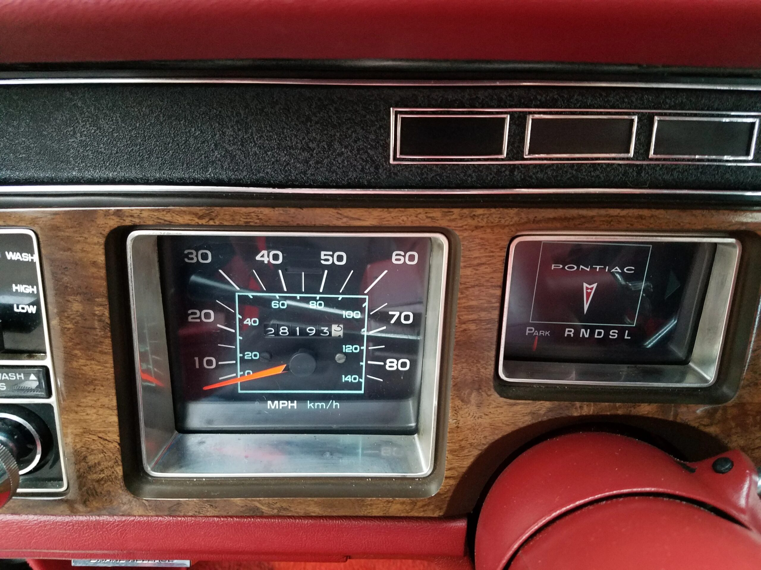 Pontiac-Bonneville-1979-Black-Red-50