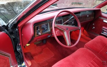 Pontiac-Bonneville-1979-Black-Red-53