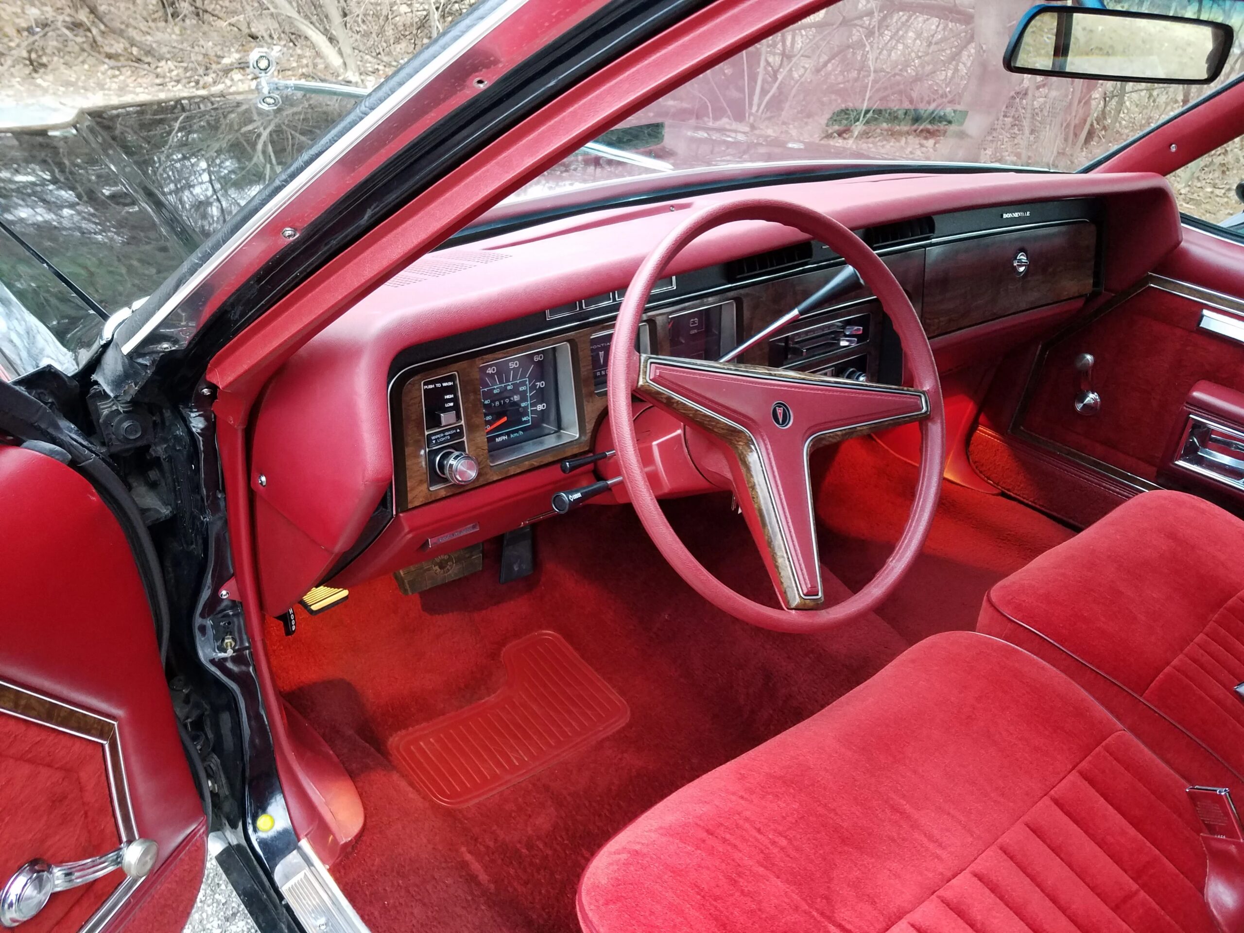 Pontiac-Bonneville-1979-Black-Red-53