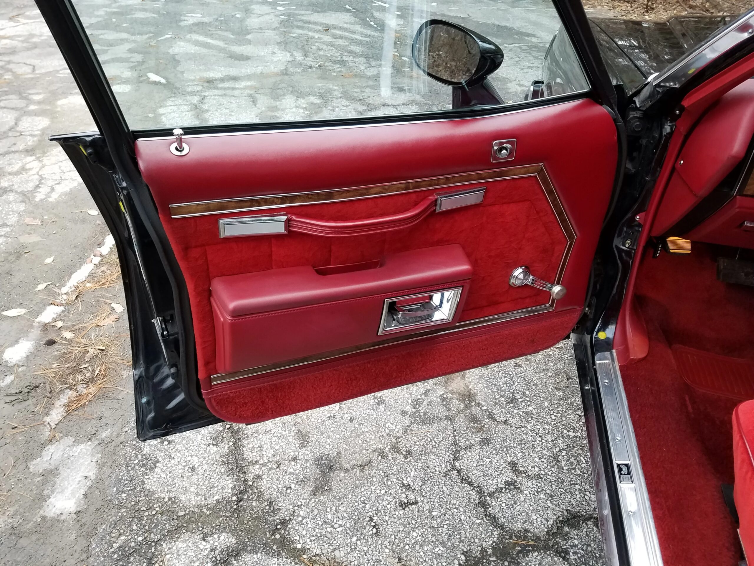 Pontiac-Bonneville-1979-Black-Red-6