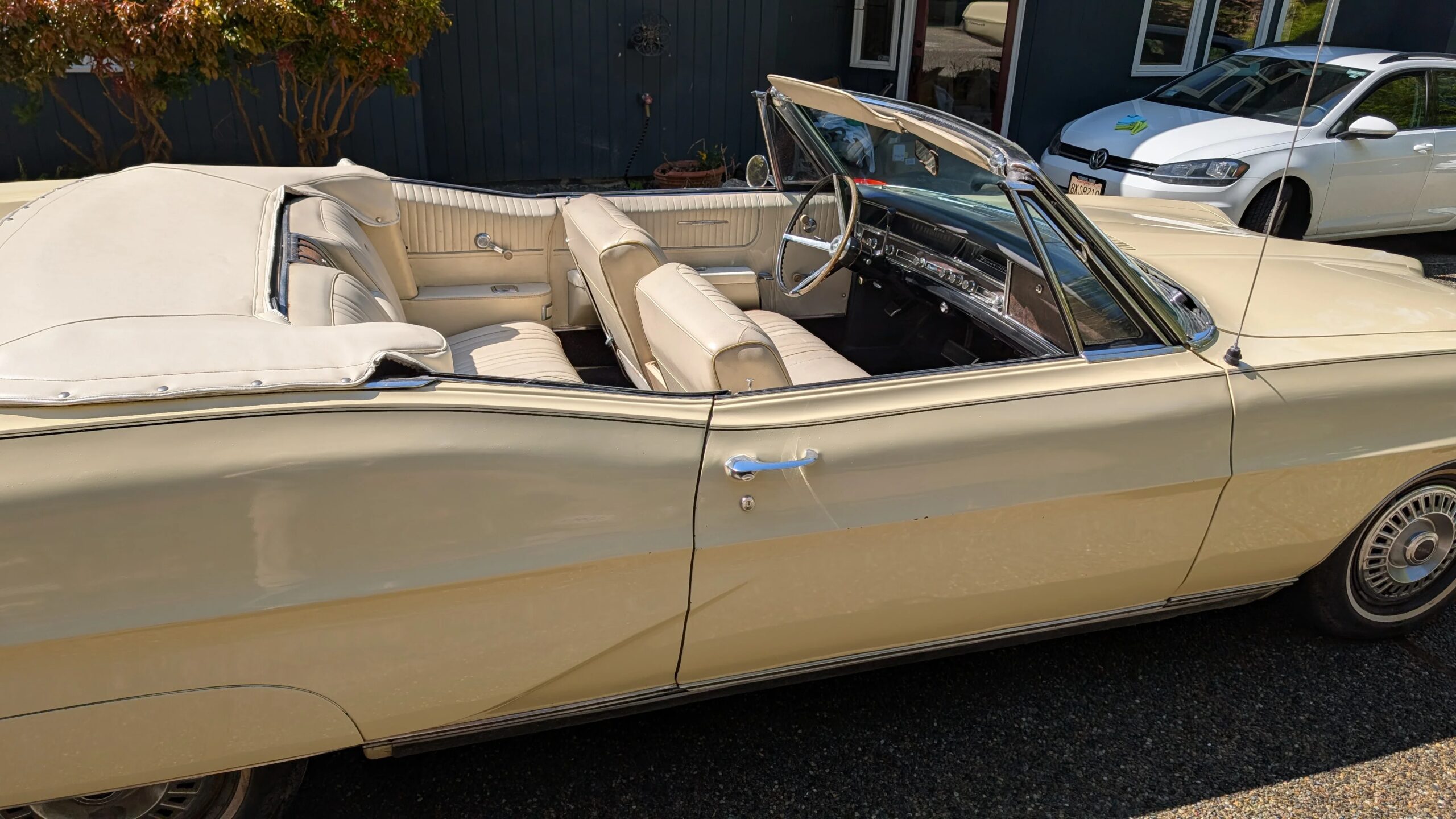 Pontiac-Bonneville-convertible-1967-Beige-Beige-1