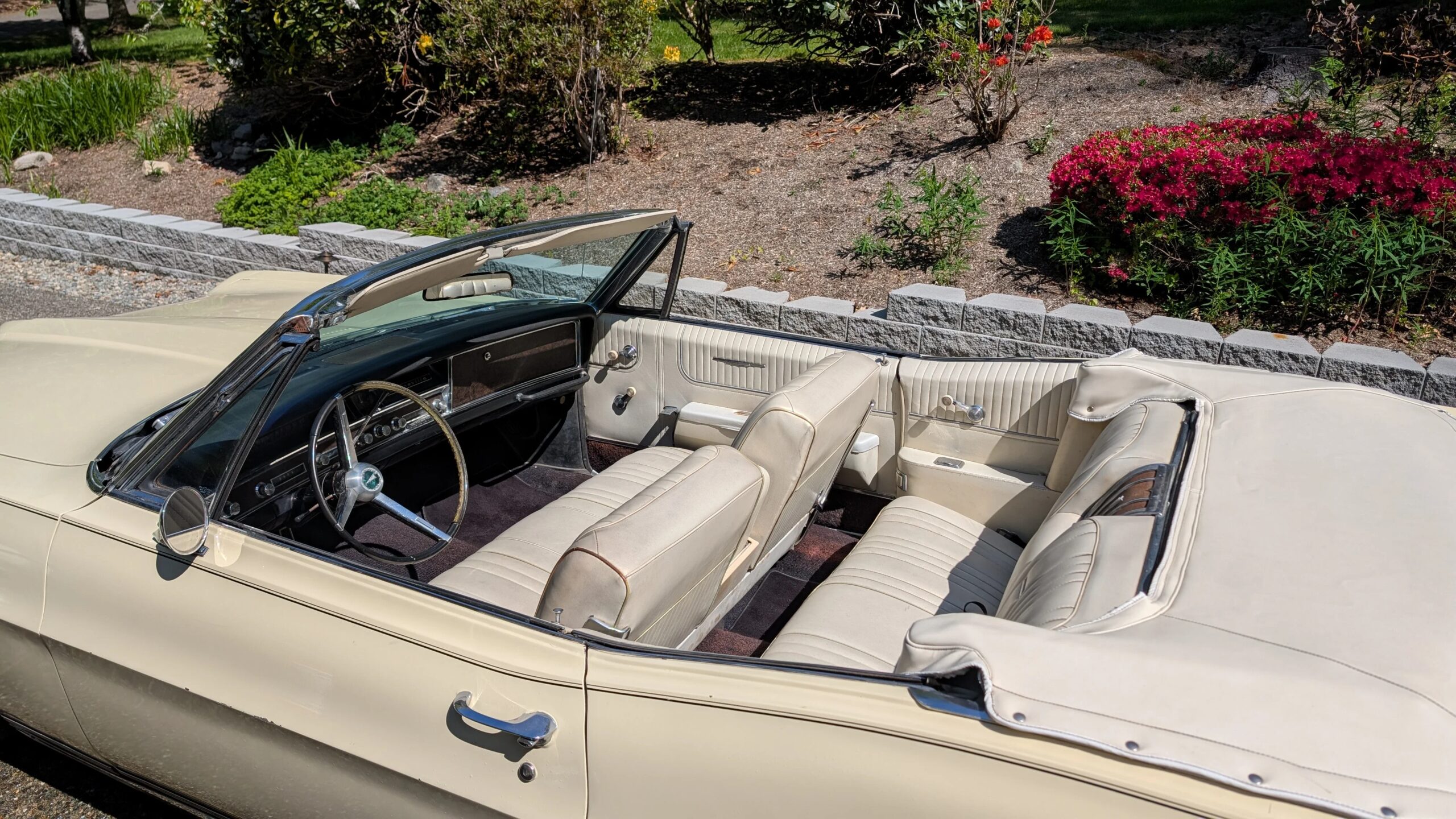 Pontiac-Bonneville-convertible-1967-Beige-Beige-13