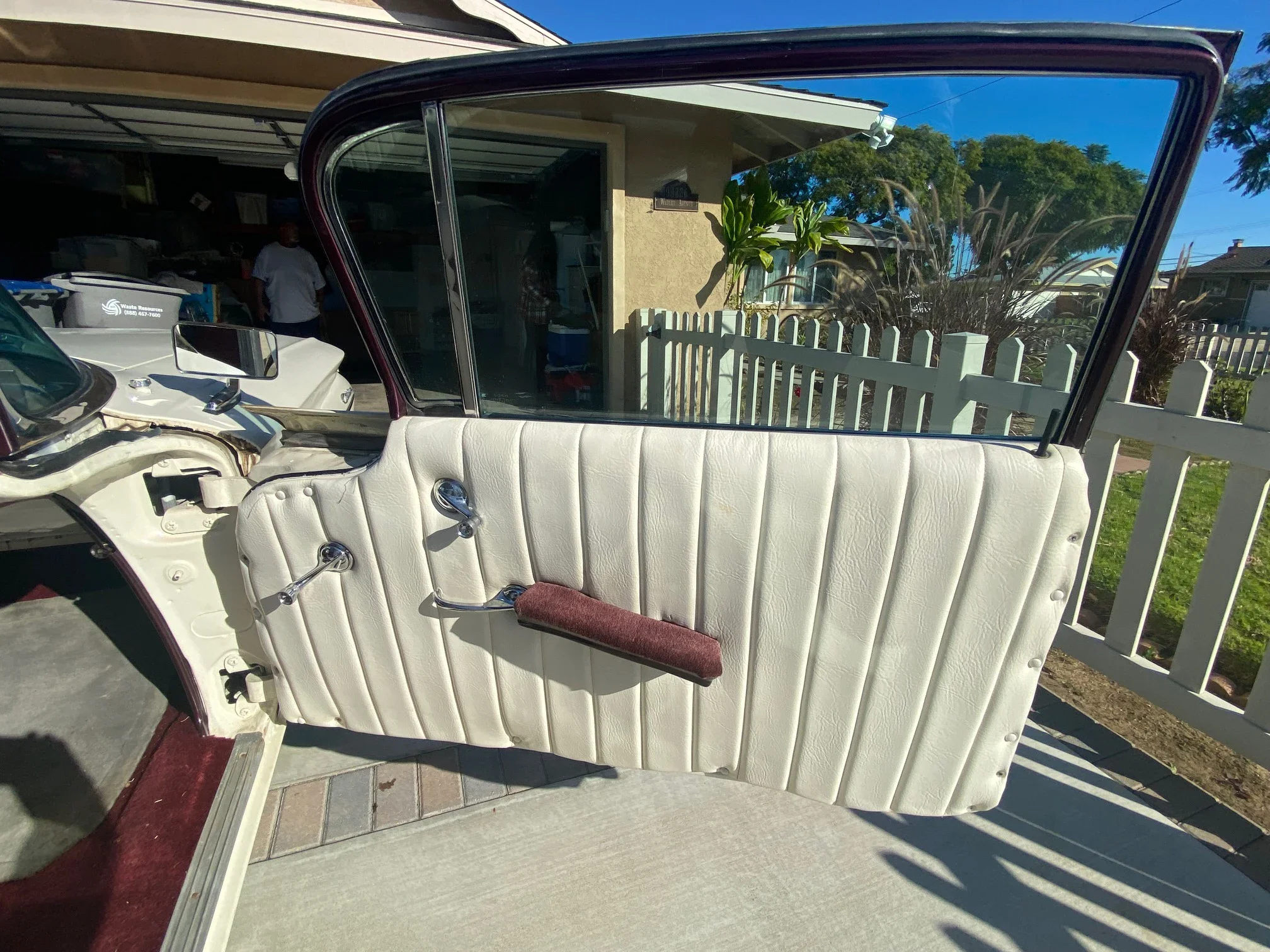Pontiac-Catalina-coupe-1960-Burgundy-And-Off-White-11