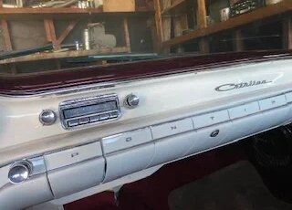 Pontiac-Catalina-coupe-1960-Burgundy-And-Off-White-13