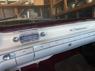 Pontiac-Catalina-coupe-1960-Burgundy-And-Off-White-13