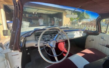 Pontiac-Catalina-coupe-1960-Burgundy-And-Off-White-17
