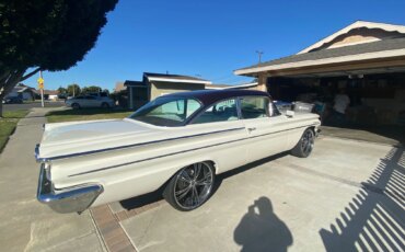 Pontiac-Catalina-coupe-1960-Burgundy-And-Off-White-6