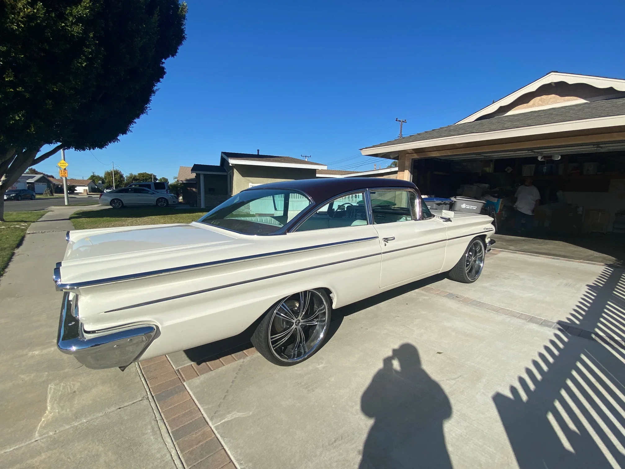 Pontiac-Catalina-coupe-1960-Burgundy-And-Off-White-6