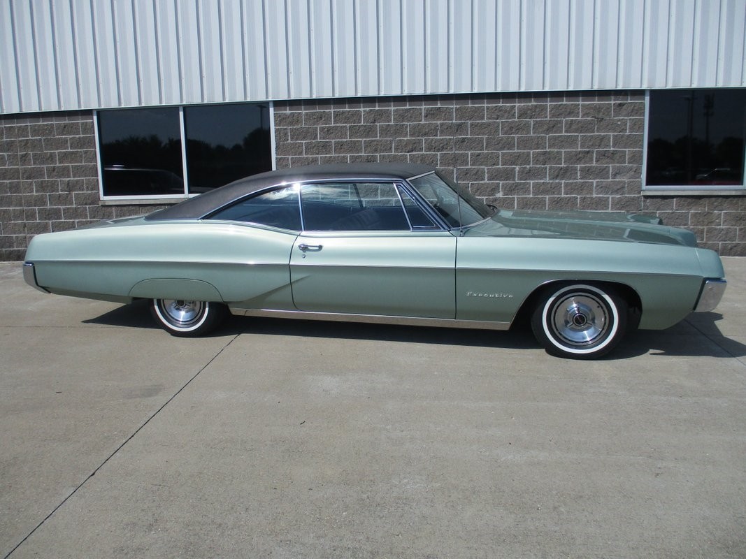 Pontiac-Executive-Coupe-1967-10