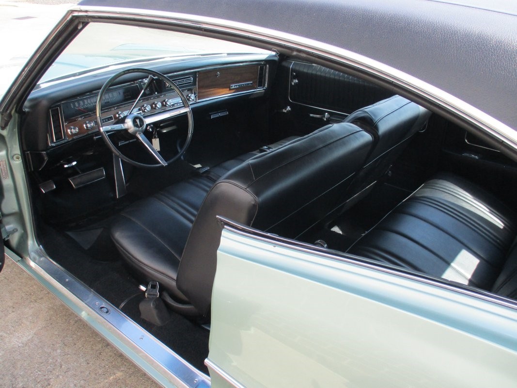 Pontiac-Executive-Coupe-1967-39