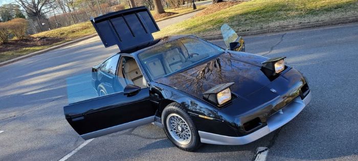Pontiac-Fiero-1986-Black-Tan-14