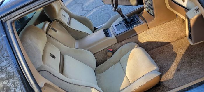 Pontiac-Fiero-1986-Black-Tan-17
