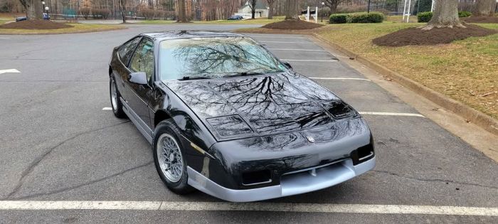 Pontiac-Fiero-1986-Black-Tan-18