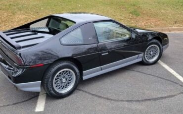Pontiac-Fiero-1986-Black-Tan-7