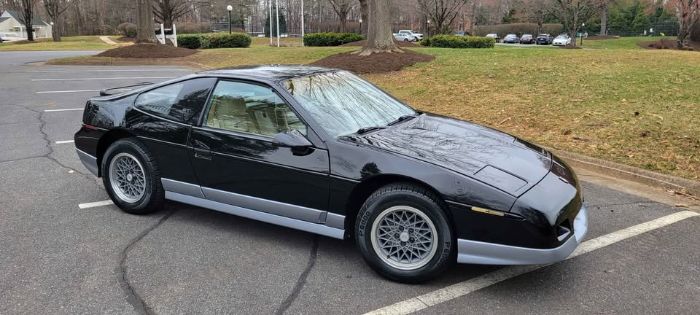 Pontiac-Fiero-1986-Black-Tan-8