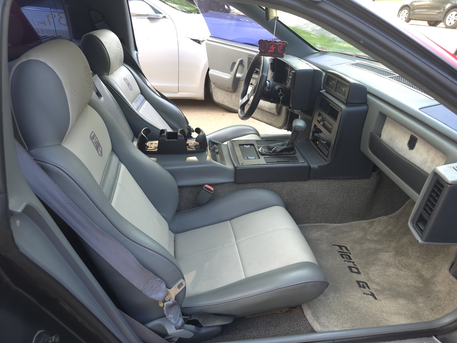 Pontiac-Fiero-1986-Coupe-15