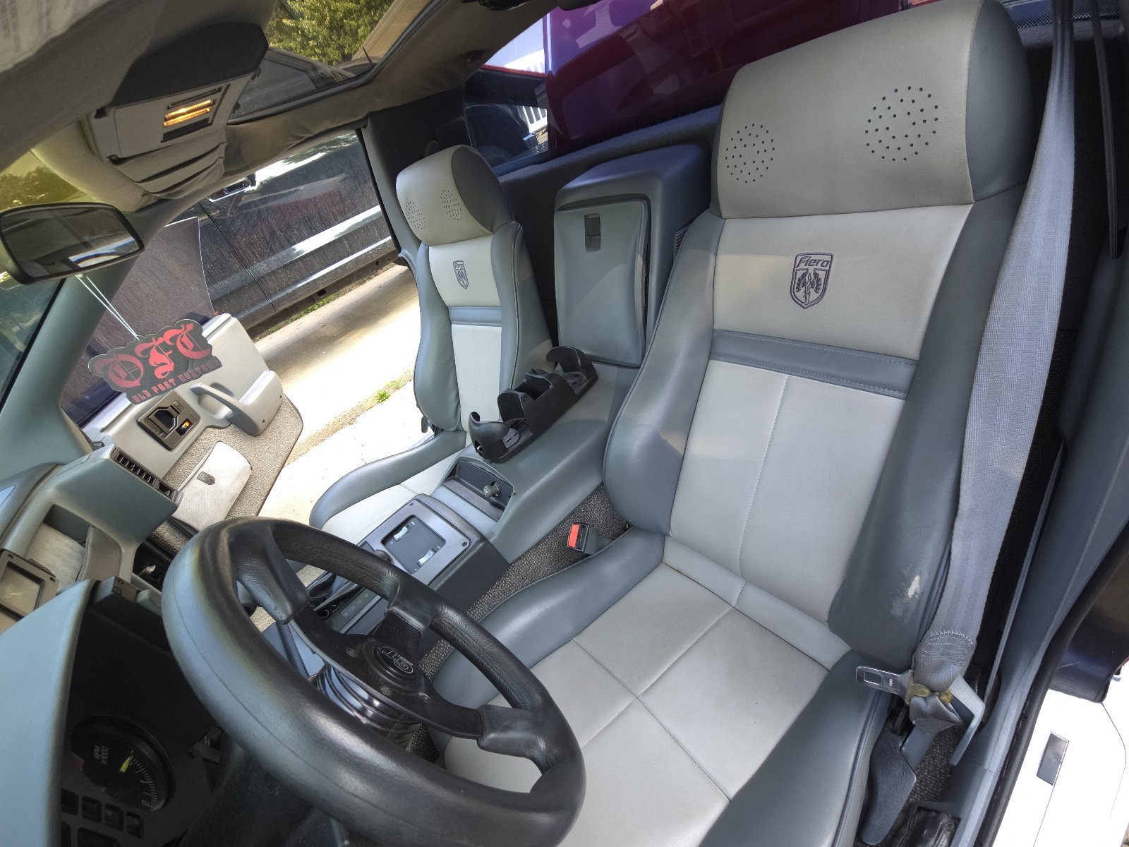 Pontiac-Fiero-1986-Coupe-17
