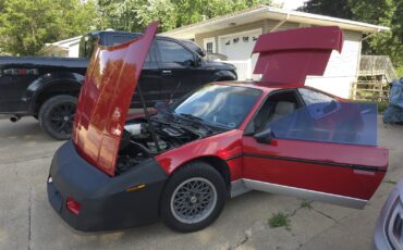 Pontiac-Fiero-1986-Coupe-2